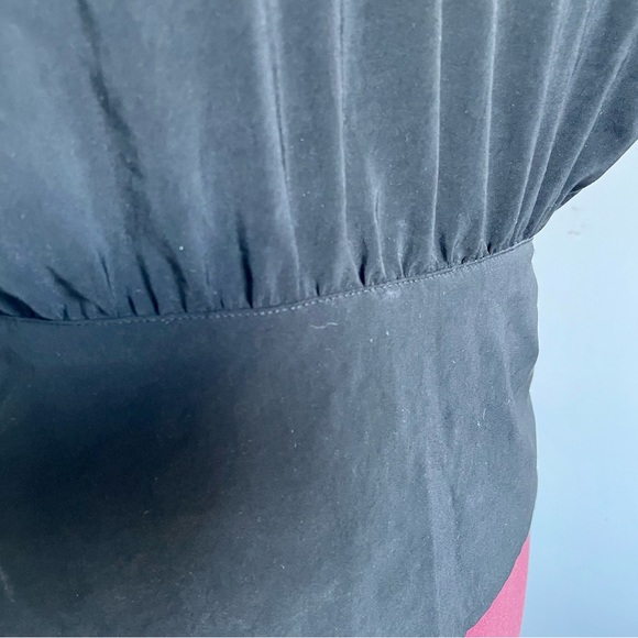 Naked Zebra - classy black top with shoulder pads, back slit and back zip - Picture 4 of 10